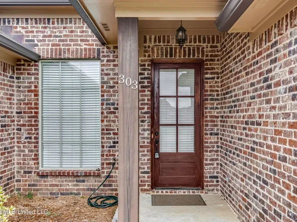 303 Ridge Pointe Dr, Brandon, MS 39042
