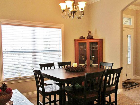 5th image of 627 Lakes Dr