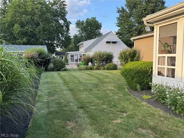 8879 Falcon Dr, Streetsboro, OH 44241