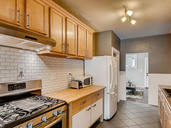 4th image of 652 36th Ave NE APT 1