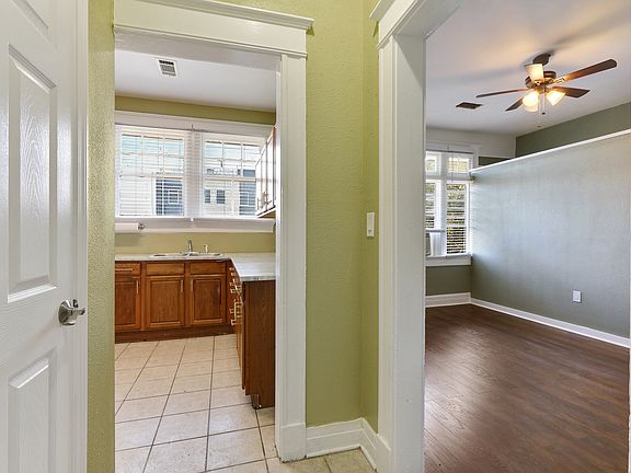 3rd image of C2-2833 Napoleon Ave #C2