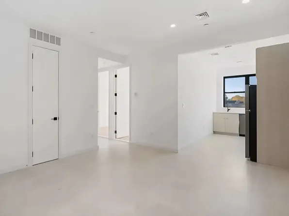 722 Hinsdale Street image 1 of 11