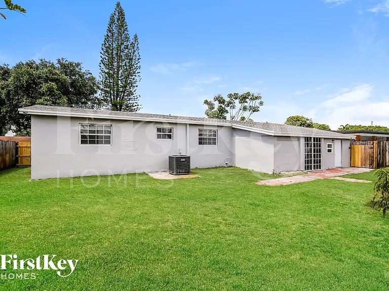 7171 SW 10th Ct — Photo 18