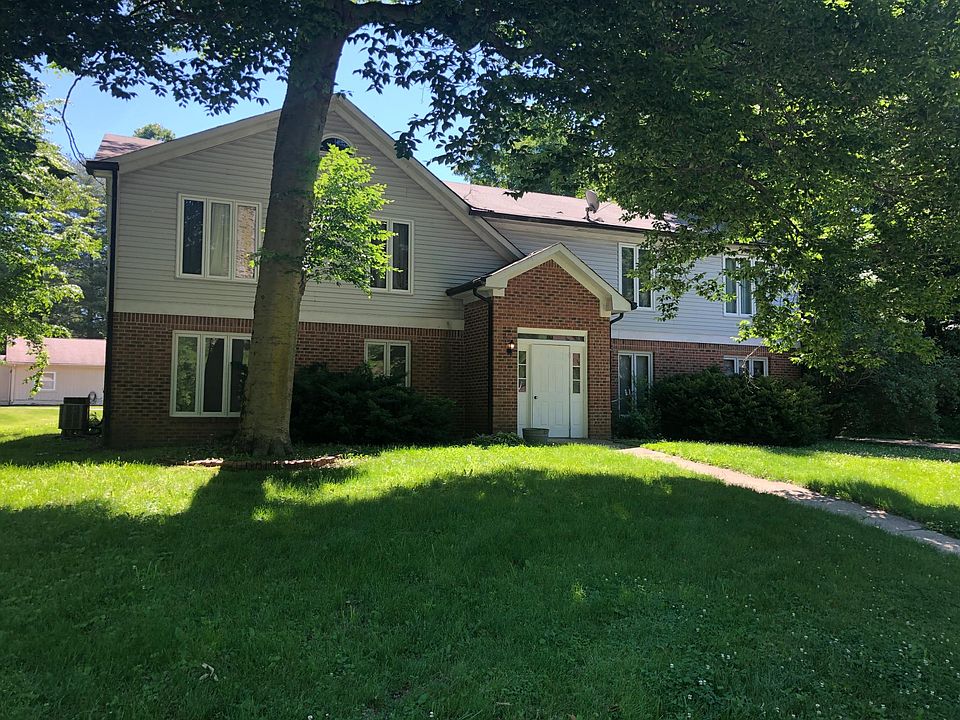 1st image of 588 Holly Ct S Unit D