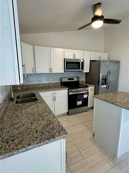 1105 NE 6th Place Cpe — Photo 3