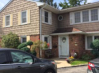 1 Conway Ct, Glen Cove, NY 11542