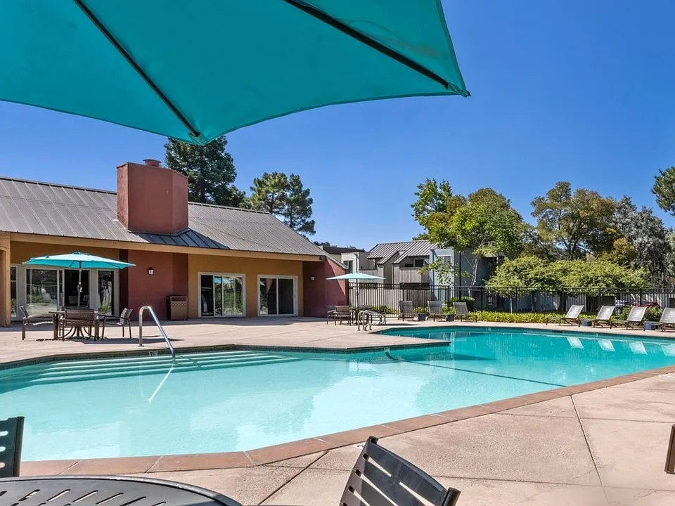 Laurel Crossing Apartment Homes