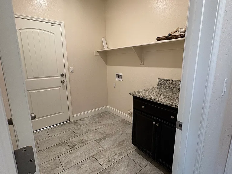 2214 N Hall Ct — Photo 7