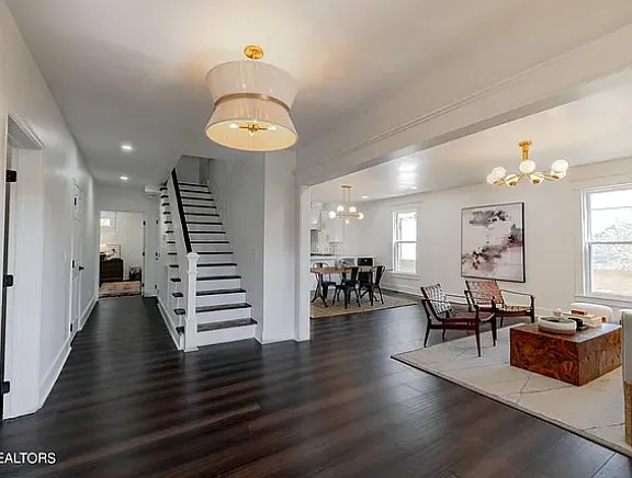 1017 Thompson Pl — Photo 4