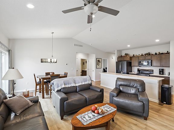 5th image of 1143 Tuscany Dr SE