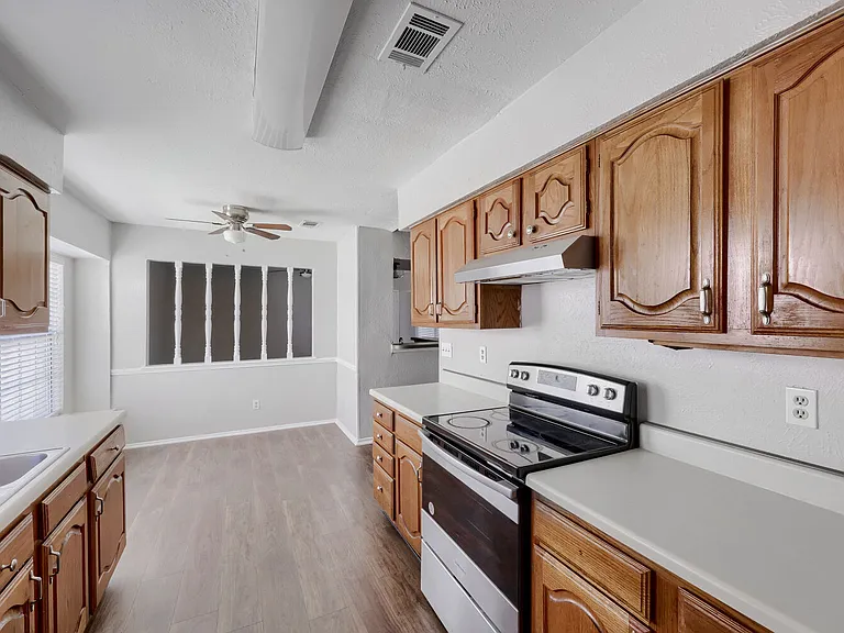 1005 Whitewater Trl — Photo 2