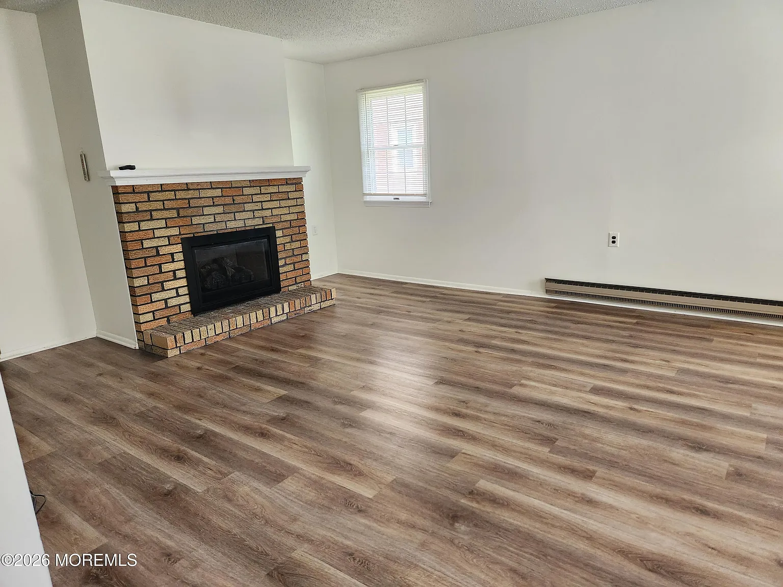 2 bed, 1.5 bath, 1221 sqft, $1,900 — Photo 3