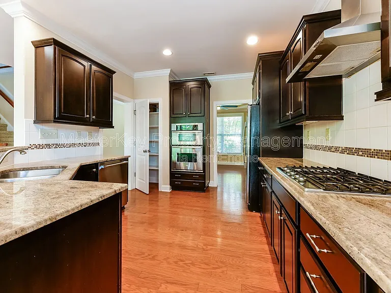 906 Keaton Ridge Ct — Photo 9