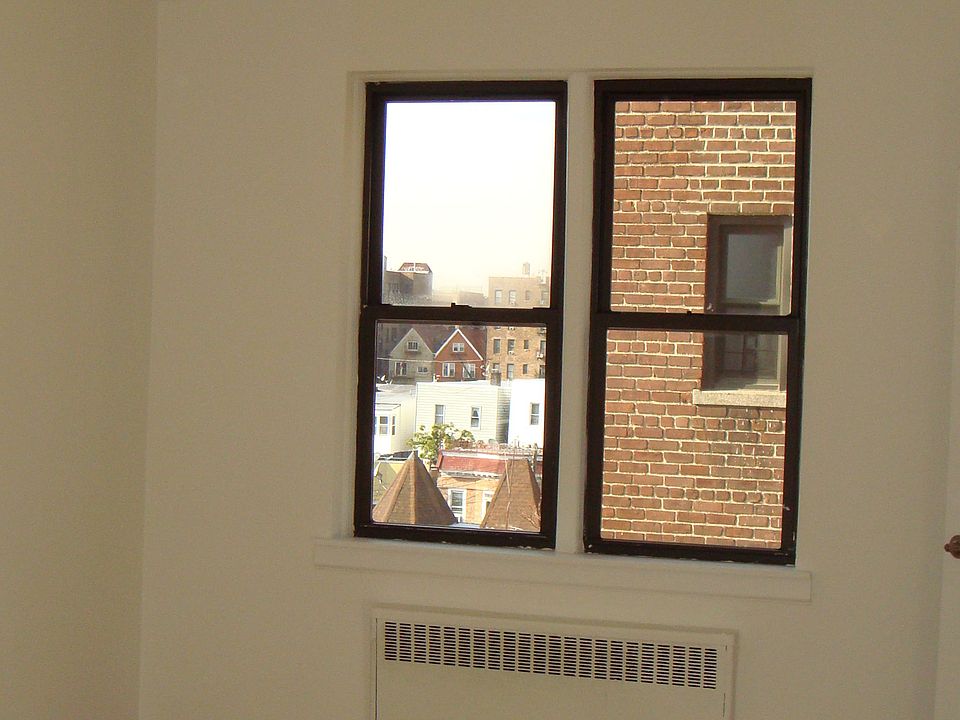 2nd image of 2861 Bainbridge Ave APT 5A