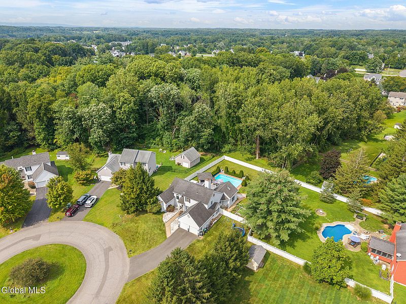 2nd image of 302 Quidor Court