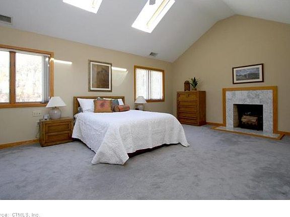 4th image of 45 Hidden Valley Dr