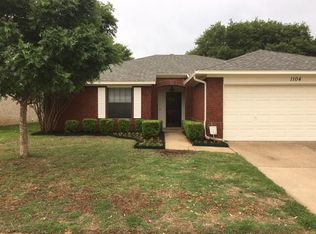 1104 Saratoga Dr, Euless, TX 76040