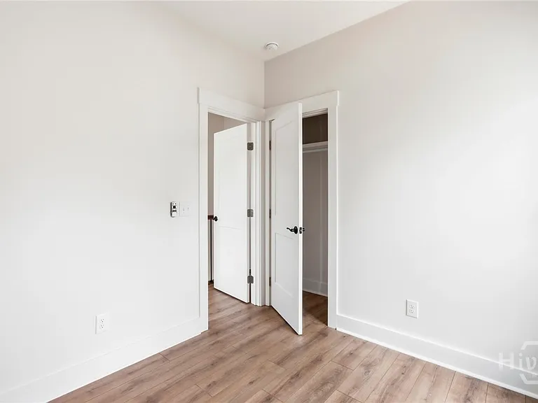 1314 E 38th St — Photo 37