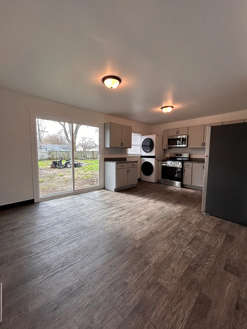 420 N Main St — Photo 2