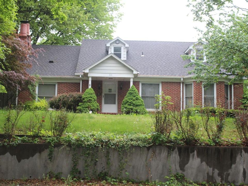 1st image of 210 Elm St