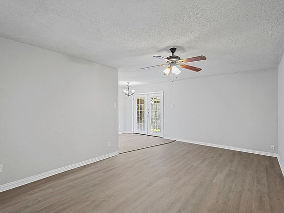 3rd image of 805 Northshore Dr