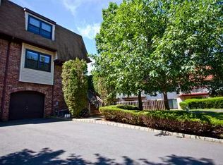 5804 N Oaks Blvd, North Brunswick, NJ 08902