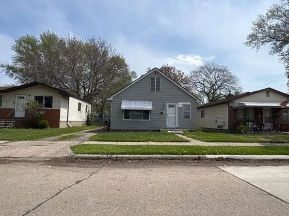 26318 Belanger St, Roseville, MI 48066
