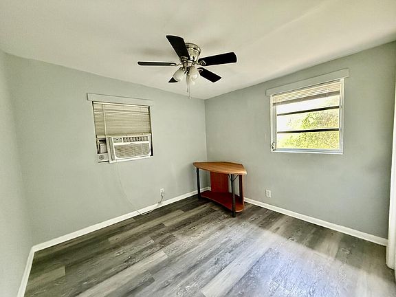 3rd image of 2719 Fairfax St