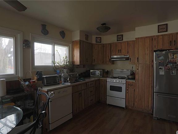 5th image of 48 Magnolia St