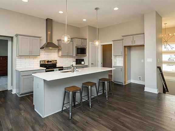 5th image of 10071 Thorn Dr