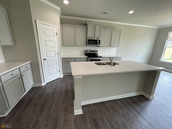4th image of 173 Courtney Leigh Ln