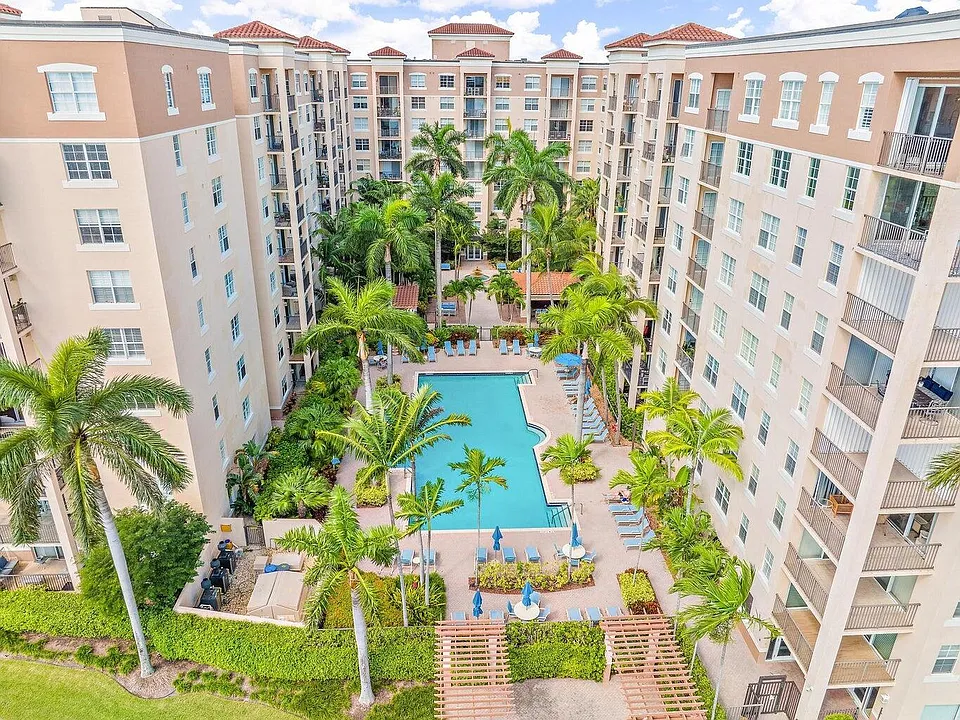 1801 N Flagler Dr #103