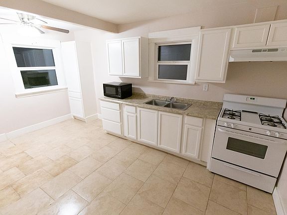 Kitchen & dining area