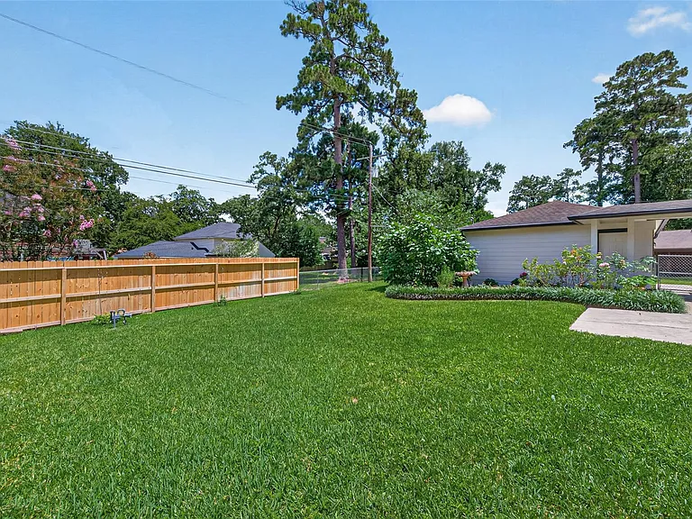105 Glenmora Ct — Photo 48