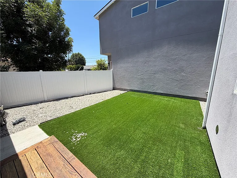 8437 Calvin Ave — Photo 16