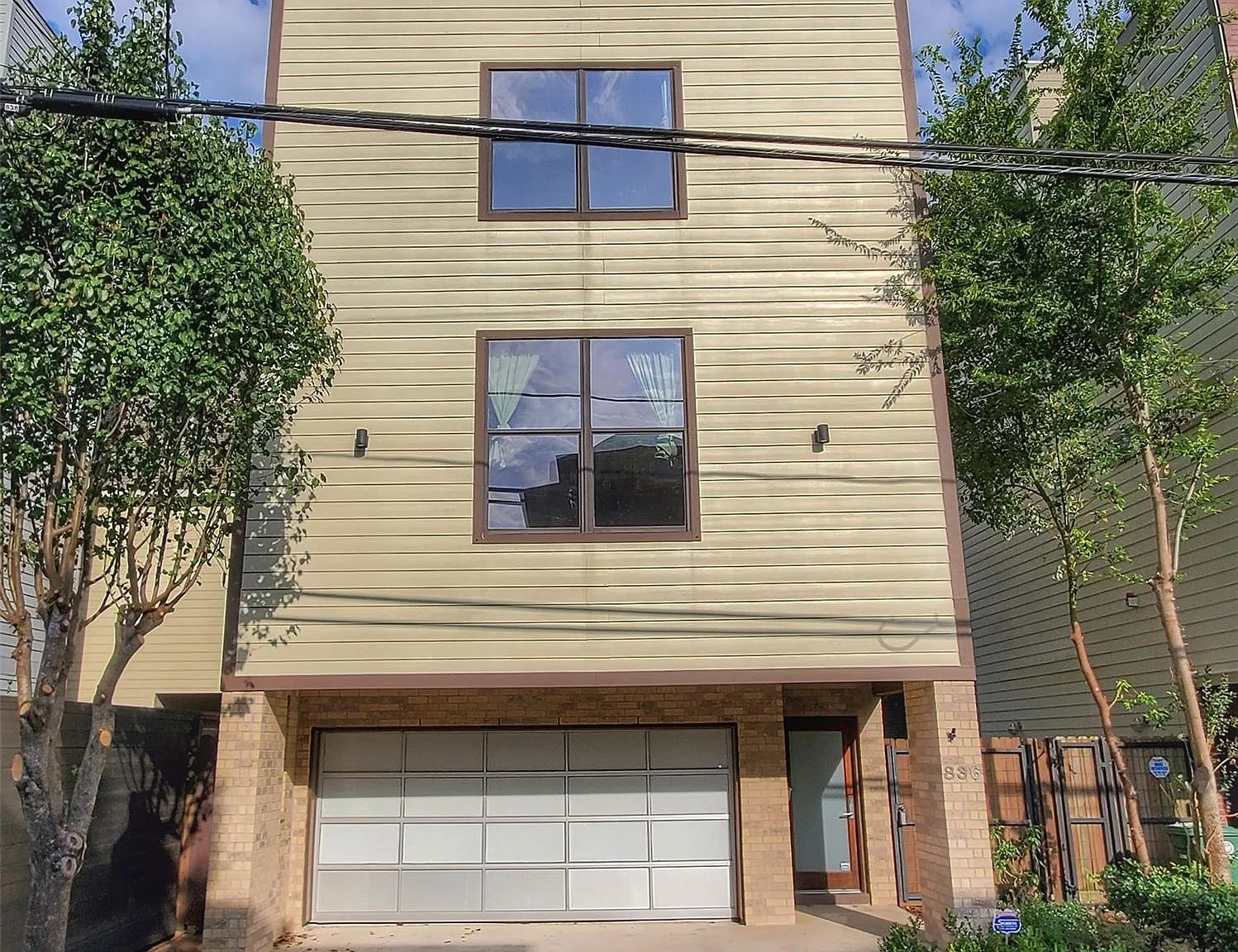 2 bed, 2.5 bath, 1680 sqft, $2,700 — Photo 1
