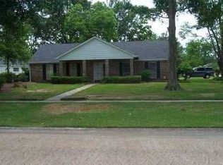 1225 Jefferson Dr, Lake Charles, LA 70605