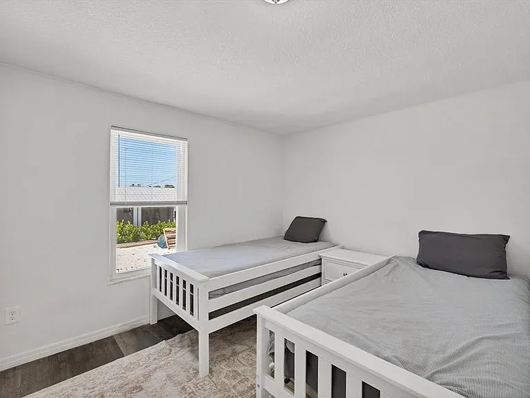 3280 Holly Ave — Photo 30