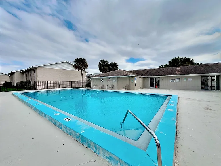 865 Sky Lake Cir #D — Photo 23