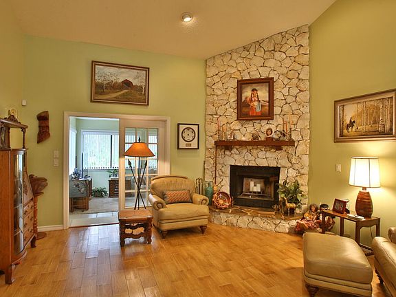 5th image of 216 Deer Lake Cir