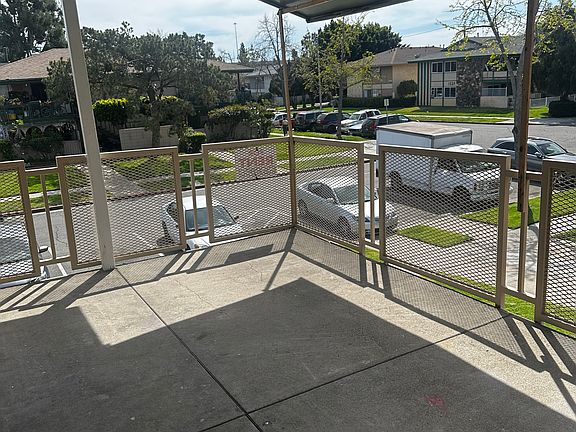 4th image of 2647 E Park Ln