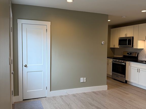 5th image of 263 Summer St