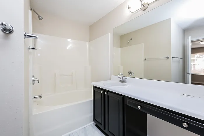 121 Hatters Ct — Photo 8