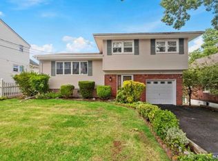 28 Oak Pl, Bergenfield, NJ 07621