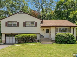 217 Alberon Dr, Park Ridge, NJ 07656