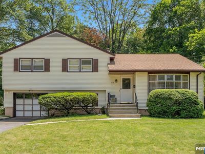217 Alberon Dr, Park Ridge, NJ, 07656