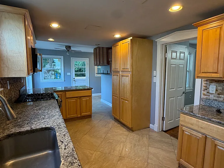 4905 Fox St — Photo 2