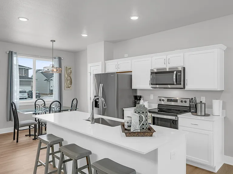 690 SE Drumlin Dr — Photo 9