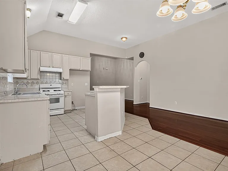8503 Raybluff Ln — Photo 24