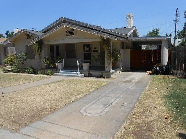 1530 N College Ave photo 1